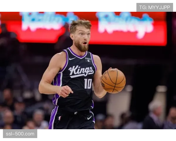 国王福克斯与小萨博尼斯高低位配合,球队进攻端节奏掌控多元 国王福克斯与小萨博尼斯高低位配合,球队进攻端节奏掌控多元